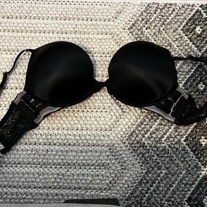 Victoria’s Secret bombshell bra